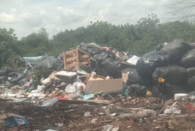 
 Tumpukan sampah di salahsatu Lapak Limbah atau TPS Liar di Dekat TPA Rawa Kucing Neglasari Kota Tangerang. Foto: TangerangPos 