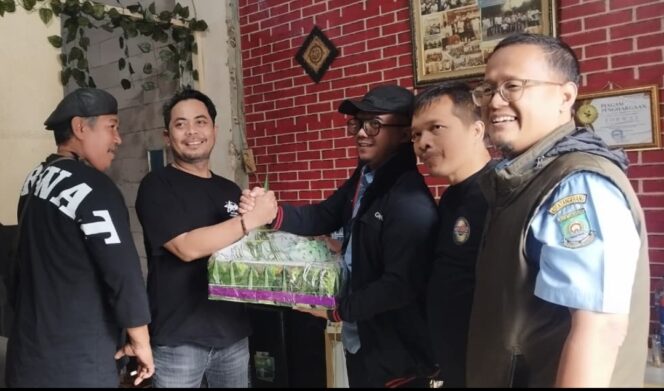 
 Perwakilan Perumda Tirta Benteng Kota Tangerang saat Kunjungi Sekretariat FORWAT. Foto: ist