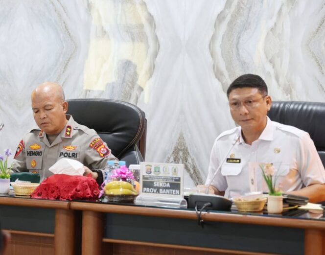 
 Kapolda Banten, Irjen.Pol.Hengki dan Sekretaris Daerah Provinsi Banten, Deden Apriandhi Hartawan. Foto: ist