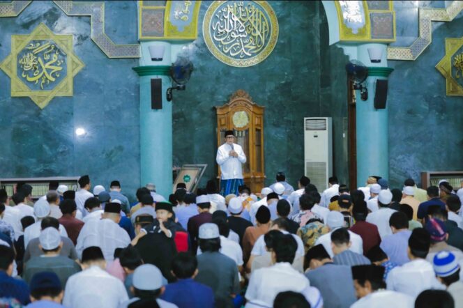 
 Wakil Wali Kota Tangerang H. Maryono Jelang Sholat Tarawih Pertama di Masjid Raya Al Azhom. Foto: ist