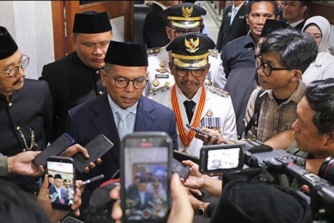 
 Gubernur Banten Andra Soni Bersama Wali Kota Tangerang usai menghadiri Rapat Paripurna istimewa DPRD Kota Tangerang dalam Rangkaian