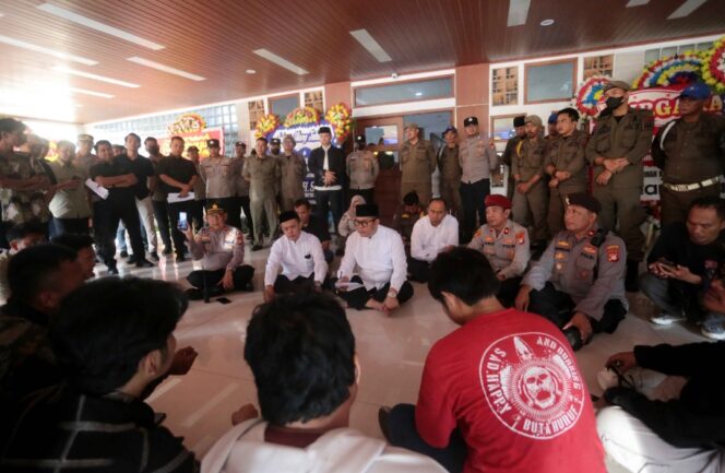 
 Wakil Wali Kota Tangerang Maryono saat menemui Perwakilan Mahasiswa di Plataran Puspemkot Tangerang. Foto: ist