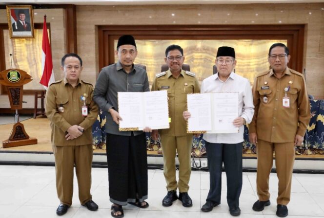
 Penandatanganan Naskah Perjanjian Hibah Daerah (NPHD) yang dihadiri langsung oleh Wali Kota Tangerang, Sachrudin, di Gedung Pusat Pemerintahan Kota Tangerang. Foto: ist