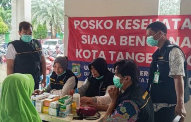 
 Dinkes Kota Tangerang Siagakan Posko Kesehatan di Lokasi Pengungsian Banjir. Foto: ist