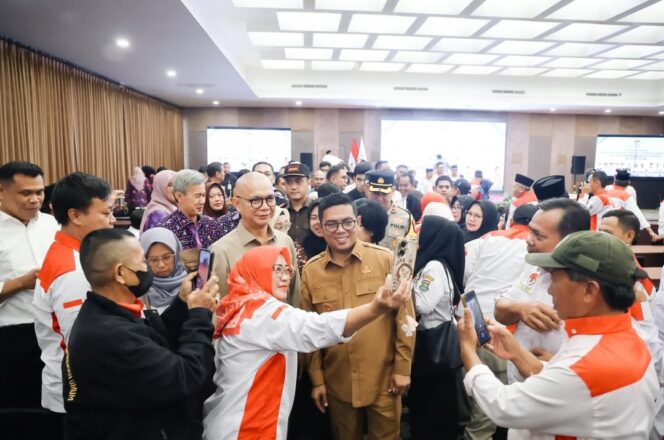 
 Gubernur Banten Andra Soni bersama Jaksa Agung Muda Bidang Intelijen (Jamintel) Kejagung Reda Manthovani saat menghadiri kegiatan Jaga Desa dan Rapat Koordinasi Badan Permusyawaratan Desa (BPD) Kabupaten Tangerang di Lemo Hotel Serpong. Foto: ist