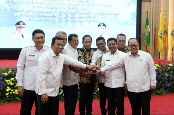 
 Wali Kota Tangerang Sachrudin saat menghadiri Penandatanganan Komitmen Pembangunan PSEL Aglomerasi Tangerang Raya. Foto: ist