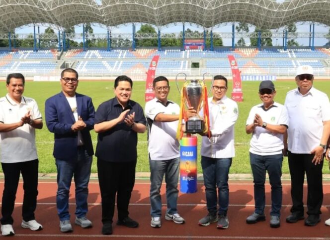 
 Ketua Umum PSSI Erick Thohir, Gubernur Banten Andra Soni serta Para Kepala daerah Se-Tangerang Raya saat Kick Off Liga 4 Gubernur Banten. Foto: ist