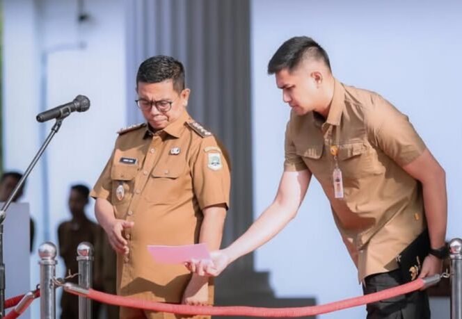 
 Gubernur Banten Andra Soni saat Pimpin Apel dan Halal Bihalal Pegawai Pemprov Banten. Foto: Awal Rijal 