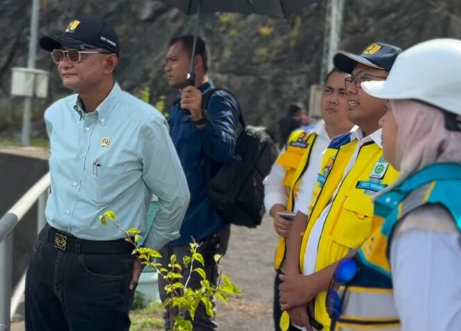 
 Menteri Pekerjaan Umum (PU) Dody Hanggodo saat Meninjau Bendungan Waduk Gajah Mungkur (WGM) Wonogiri. Foto: Tangkapan Layar IG @dody_hanggodo