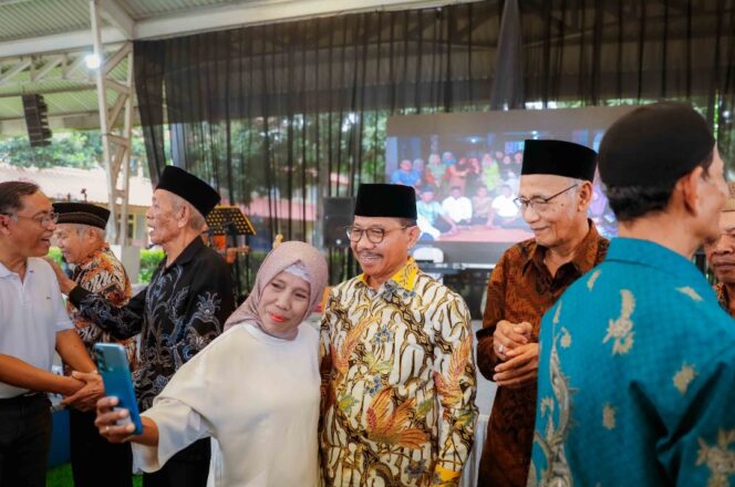 
 Wali Kota Tangerang, H. Sachrudin, hadir dalam acara Halalbihalal dan Silaturahmi Akbar yang digelar oleh Ikatan Alumni SMA PRIBADI Tangerang (IKA PRITA) lintas angkatan. Foto: ist 