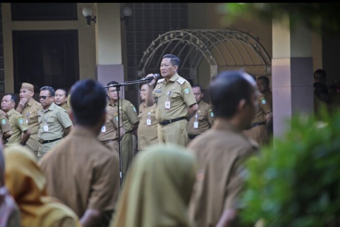 
 Sekretaris Daerah (Sekda) Kota Tangerang, Herman Suwarman Saat Apel Pegawai di Lingkungan Pemkot Tangerang. Foto: ist