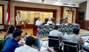 Wali Kota Tangerang Sachrudin saat menerima Kunjungan Kerja Spesifik (Kunspek) Komisi VII DPR RI di Ruang Ahlakul Karimah, Pusat Pemerintahan (Puspem) Kota Tangerang. Foto: ist