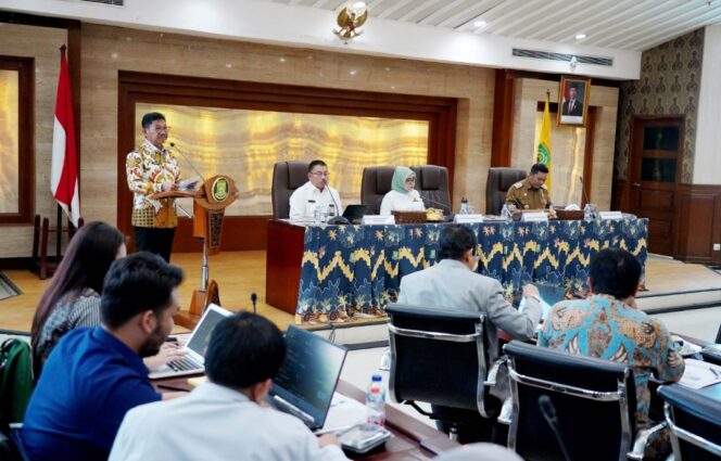 
 Wali Kota Tangerang Sachrudin saat menerima Kunjungan Kerja Spesifik (Kunspek) Komisi VII DPR RI di Ruang Ahlakul Karimah, Pusat Pemerintahan (Puspem) Kota Tangerang. Foto: ist