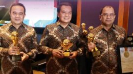 Bupati Tangerang, Moch. Maesyal Rasyid usai menerima penghargaan sebagai top pembina BUMD pada ajang BUMD Award 2026 yang digelar di Dian Ballroom Hotel Raffles. Foto: ist