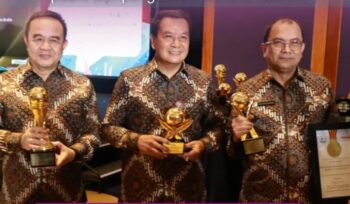 Bupati Tangerang, Moch. Maesyal Rasyid usai menerima penghargaan sebagai top pembina BUMD pada ajang BUMD Award 2026 yang digelar di Dian Ballroom Hotel Raffles. Foto: ist