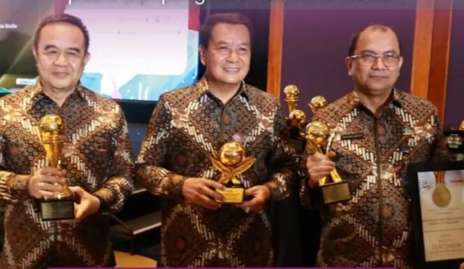 
 Bupati Tangerang, Moch. Maesyal Rasyid usai menerima penghargaan sebagai top pembina BUMD pada ajang BUMD Award 2026 yang digelar di Dian Ballroom Hotel Raffles. Foto: ist