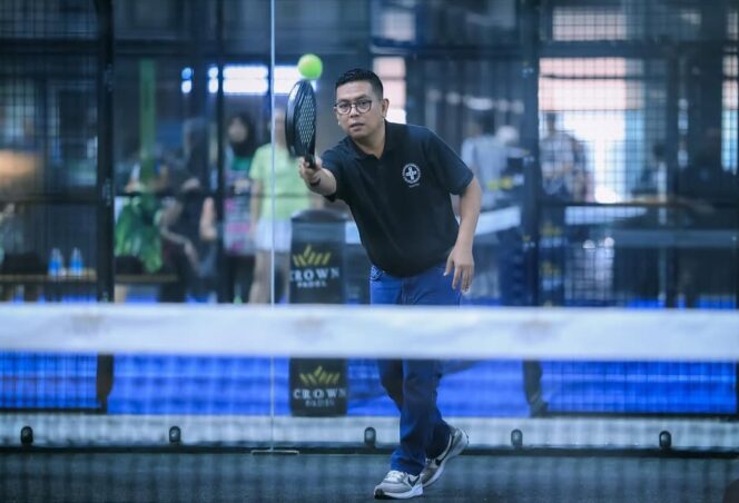 
 Gubernur Banten Andra Soni saat menutup Kejuaraan Padel Piala Gubernur Banten Perhimpunan Rumah Sakit Seluruh Indonesia (PERSI) Wilayah Banten di Crown Padel, Alam Sutera, Kunciran, Kota Tangerang. Foto; Awal Rijal 