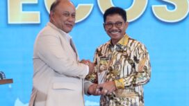 Wali Kota Tangerang Sachrudin saat menerima penghargaan National Governance Awards 2026 yang diselenggarakan di Grand Ballroom Ritz Carlton Hotel, Kuningan, Jakarta Selatan. Foto: ist