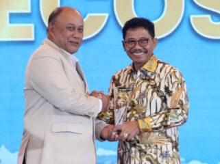 Wali Kota Tangerang Sachrudin saat menerima penghargaan National Governance Awards 2026 yang diselenggarakan di Grand Ballroom Ritz Carlton Hotel, Kuningan, Jakarta Selatan. Foto: ist