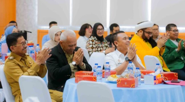 Wali Kota Tangerang Sachrudin saat membuka Kursus Singkat bagi Pengurus Partai Politik (Parpol) yang diinisiasi oleh Direktorat Jenderal Politik dan Pemerintahan Umum Kementerian Dalam Negeri Republik Indonesia, di Aula Al-Amanah, Gedung Puspem Kota Tangerang. Foto: ist 