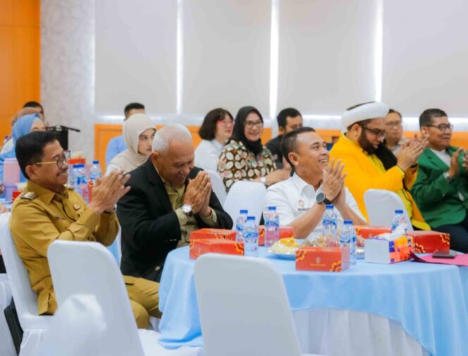 
 Wali Kota Tangerang Sachrudin saat membuka Kursus Singkat bagi Pengurus Partai Politik (Parpol) yang diinisiasi oleh Direktorat Jenderal Politik dan Pemerintahan Umum Kementerian Dalam Negeri Republik Indonesia, di Aula Al-Amanah, Gedung Puspem Kota Tangerang. Foto: ist 