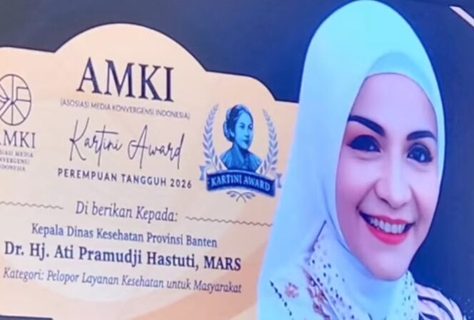 
 Kepala Dinas Kesehatan Provinsi Banten Dr.dr.Ati Pramudji Hastuti MARS menerima penghargaan Kartini Awards 2026 Kategori Bidang Pelopor Pelayanan Kesehatan Masyarakat. Foto: ist