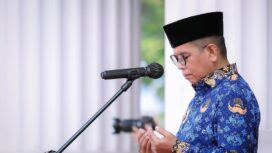 Gubernur Banten Andra Soni saat apel Hari Pendidikan Nasional 2026 di Lapangan Kantor Gubernur Banten, KP3B, Curug, Kota Serang, Senin (4/5/2026). Foto: Awal Rijal