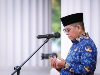 Gubernur Banten Andra Soni saat apel Hari Pendidikan Nasional 2026 di Lapangan Kantor Gubernur Banten, KP3B, Curug, Kota Serang, Senin (4/5/2026). Foto: Awal Rijal