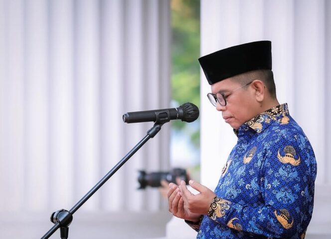 
 Gubernur Banten Andra Soni saat apel Hari Pendidikan Nasional 2026 di Lapangan Kantor Gubernur Banten, KP3B, Curug, Kota Serang, Senin (4/5/2026). Foto: Awal Rijal