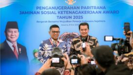 Gubernur Banten Andra Soni dan Bupati Tangerang Moch Maesyal Rasyid usai menerima penghargaan Paritrana Award 2026. Foto: ist