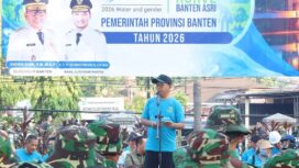 Gubernur Banten Andra Soni saat membuka kegiatan Korve Banten ASRI di Tamansari Kota Serang. Foto: ist
