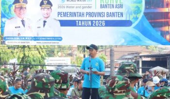 Gubernur Banten Andra Soni saat membuka kegiatan Korve Banten ASRI di Tamansari Kota Serang. Foto: ist