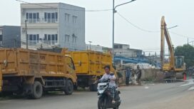 Truk dan Alat Berat Milik DPUPR Kota Tangerang. Foto: TangerangPos 