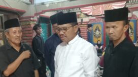 Wali Kota Tangerang Sachrudin nampak hadir bertakziah kerumah duka Tokoh Budayawan Kota Tangerang, R.Mustaya Natadirdja. Foto: TangerangPos 
