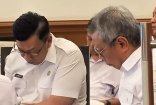 
 Wali Kota Tangerang Selatan Benyamin Davnie dan Sekretaris Daerah Kota Tangsel Bambang Noertjahjo saat RUPS PT.PITS. Foto: ist