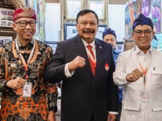 Ketua Umum Komite Olahraga Nasional Indonesia (KONI) Pusat, Letjen TNI (Purn) Marciano Norman bersama Gubernur Banten Andra Soni dan Gubernur Lampung Rahmat Mirzani Djausal. Foto: ist