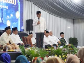 Wali Kota Tangerang Sachrudin saat menghadiri pengajian rutin bulanan di kediaman Wakil Wali Kota Tangsel Maryono. Foto: Ist 