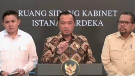 Menteri Sekretaris Negara Prasetyo Hadi saat mengumumkan pencopotan Kepala BGN Dadan Hindayana. Foto: Tangkapan Layar 