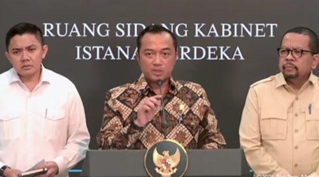 Menteri Sekretaris Negara Prasetyo Hadi saat mengumumkan pencopotan Kepala BGN Dadan Hindayana. Foto: Tangkapan Layar 