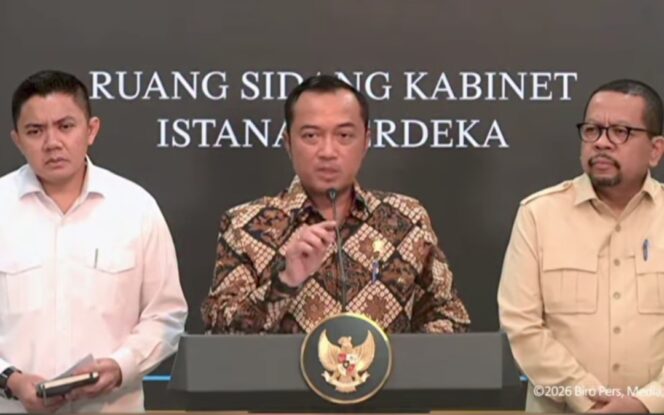 
 Menteri Sekretaris Negara Prasetyo Hadi saat mengumumkan pencopotan Kepala BGN Dadan Hindayana. Foto: Tangkapan Layar 