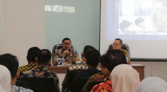 Wakil Wali Kota Tangerang Maryono saat menutup Pelatihan Teknis Substantif Pelayanan Publik. Foto: ist