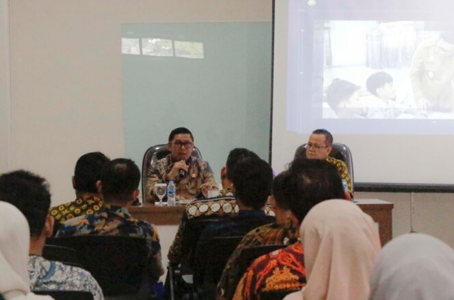 
 Wakil Wali Kota Tangerang Maryono saat menutup Pelatihan Teknis Substantif Pelayanan Publik. Foto: ist