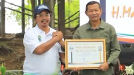 Kepala Dinas Lingkungan Hidup dan Kehutanan (DLHK) Provinsi Banten, Wawan Gunawan hadir menerima langsung penghargaan. Foto: Ist