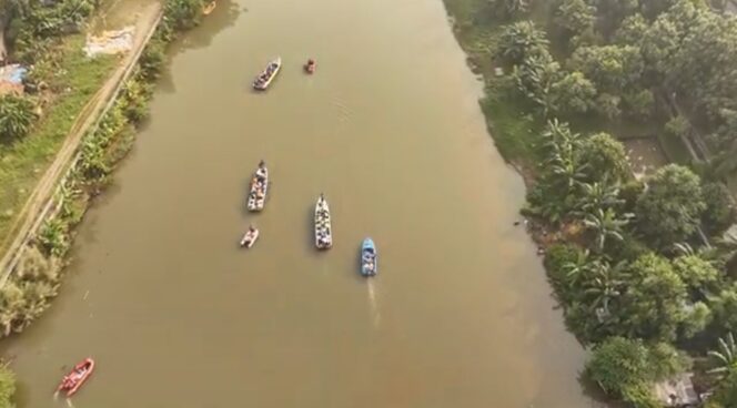 
 Serok Sampah Bersama dalam Kegiatan Lestarikan Bersama Sumber Kehidupan (Lebaran) Cisadane yang diikuti seluruh pemangku kepentingan. Foto: TangerangPos 