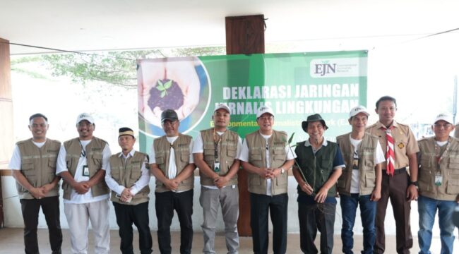 Bupati Tangerang Moch Maesyal Rasyid bersama Presidium Enviromental Journalist Network (EJN). Foto: TangerangPos 