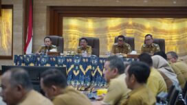 Wali Kota Tangerang H. Sachrudin dan Wakil Wali Kota Tangerang, H. Maryono, saat Pimpin Rapat Evaluasi. Foto: Ist