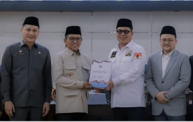 
 Gubernur Banten Andra Soni saat Rapat Paripurna DPRD Banten. Foto: Ist