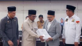 Gubernur Banten Andra Soni saat menyampaikan nota pengantar Rancangan Peraturan Daerah (Raperda) tentang Pertanggungjawaban Pelaksanaan APBD Provinsi Banten Tahun Anggaran 2025 dalam rapat paripurna DPRD Provinsi Banten. Foto: ist