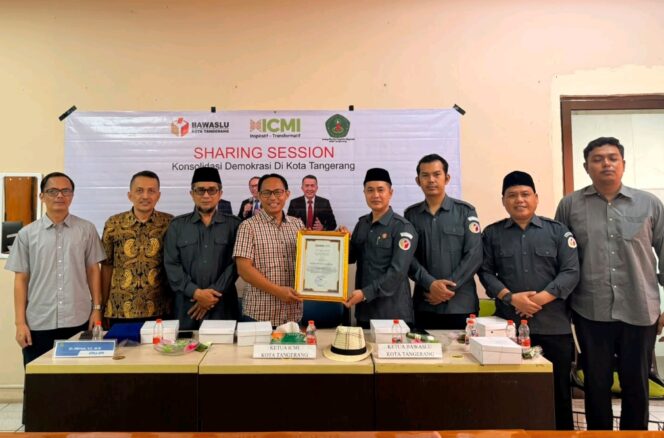 
 Forum Sharing Session bertajuk “Nyaba Warga: Konsolidasi Demokrasi di Kota Tangerang” yang bertempat di Aula Rapat LRPM Kampus UNIS Tangerang. Foto: ist