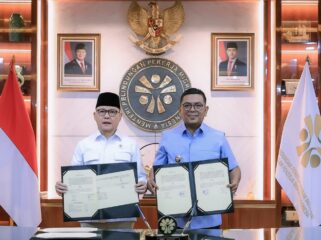 Gubernur Banten Andra Soni menandatangani nota kesepahaman (MoU) dengan Menteri Pelindungan Pekerja Migran Indonesia (P2MI) Mukhtarudin. Foto: ist
